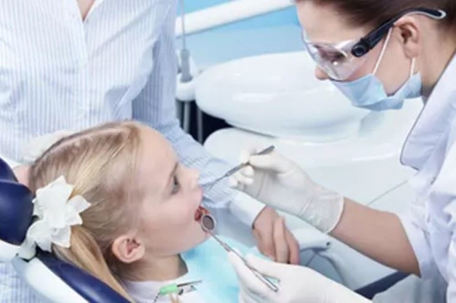 child getting her teeth cleaned