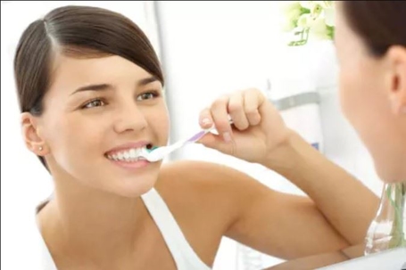woman brushing her teeth